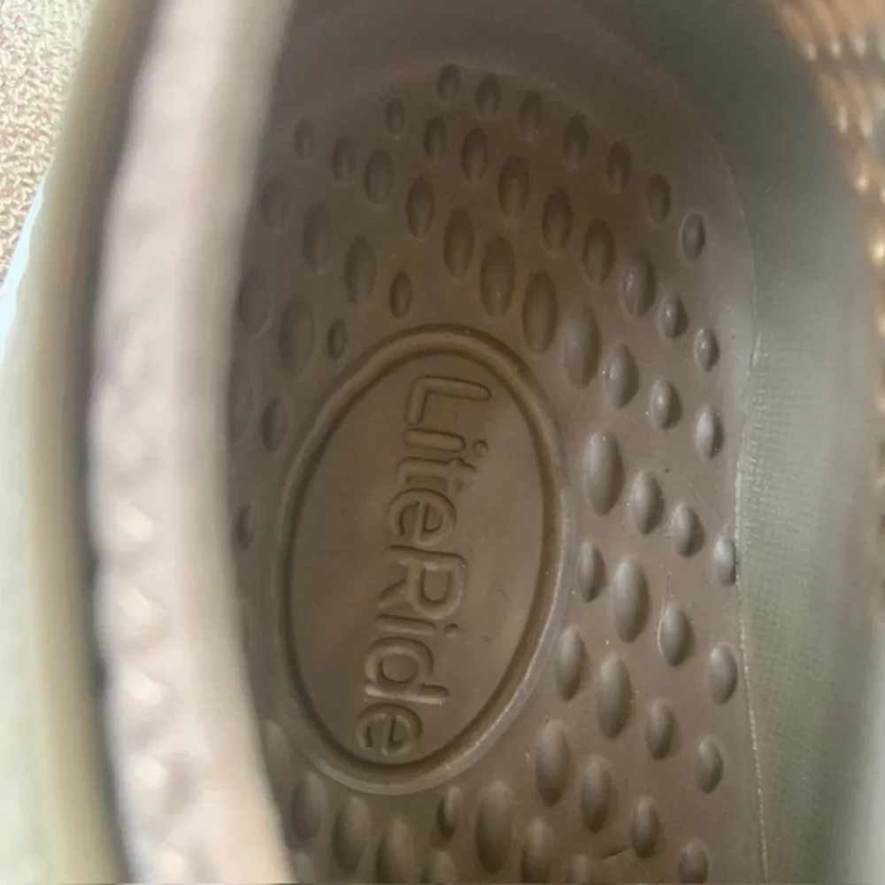 Crocs LiteRide 360 Pacer Sneakers Men's 8 Khaki Mushroom Comfort Walking Shoes